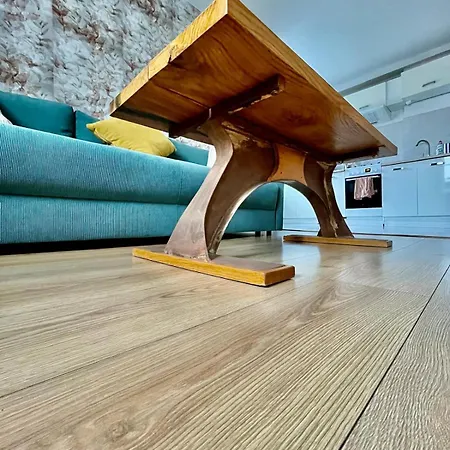 アパート W Parku Przy Teatrze シュツァブノ・ズドルイ