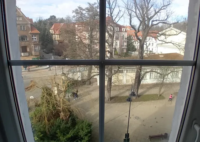 W Parku Przy Teatrze Szczawno-Zdroj